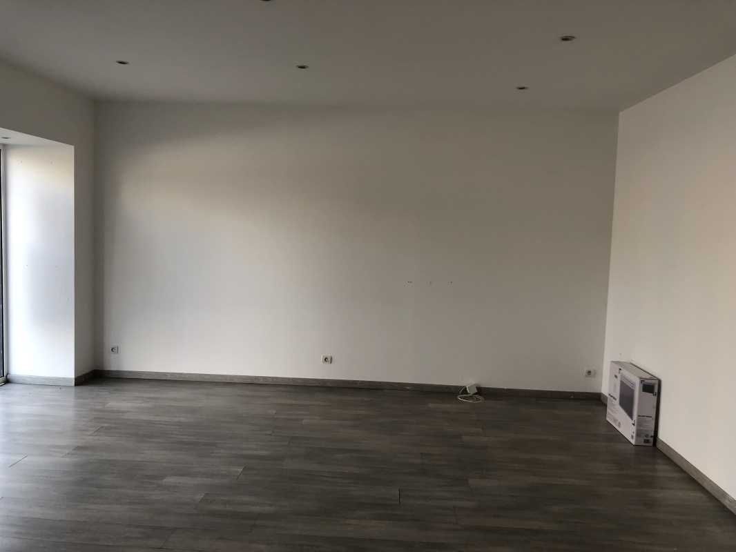 Arthur Loyd vous propose à la location, un local 