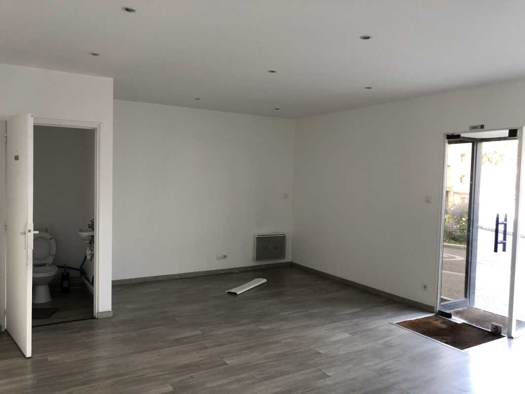 Arthur Loyd vous propose à la location, un local 