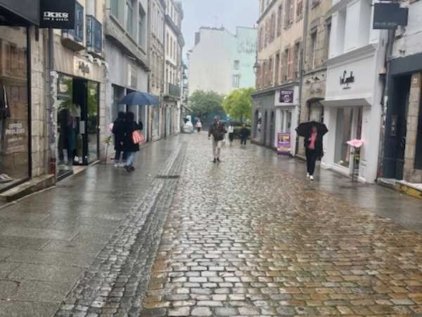 Opportunité rare à saisir à Quimper ! Locaux comm