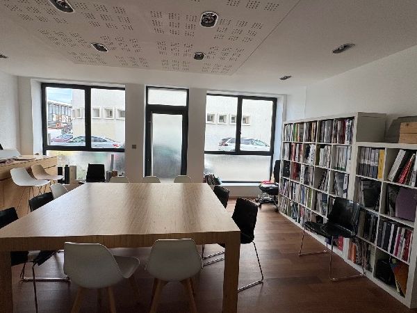 Arthur Loyd vous propose à la vente, des bureaux 