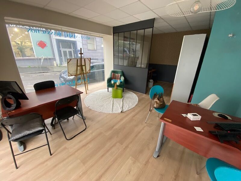 Arthur Loyd vous propose à la location, un local