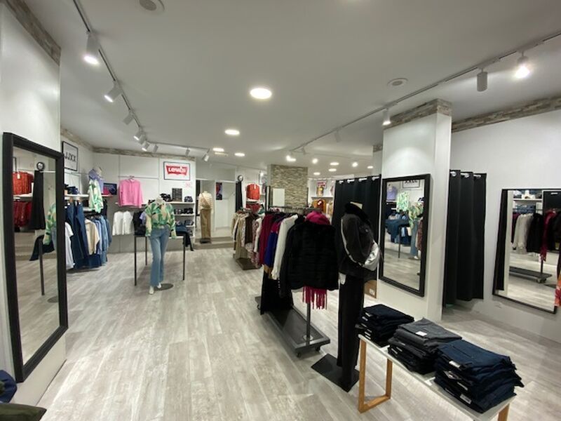 Arthur Loyd vous propose un local commercial à lo