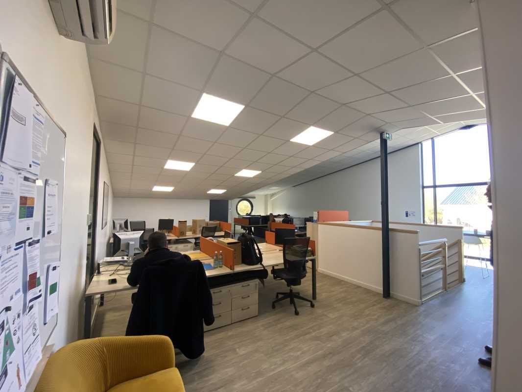 Arthur Loyd vous porpose à la vente, un bâtiment 