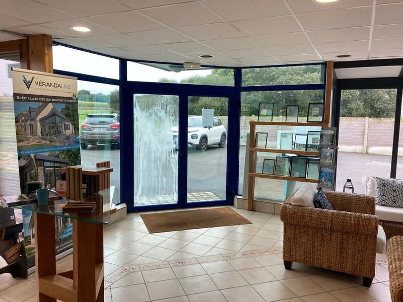 Idéalement situé dans la Zone Industrielle de Ker