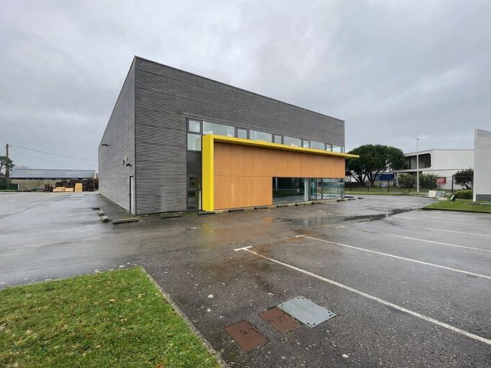 Situé au coeur de la zone d'activités très recher