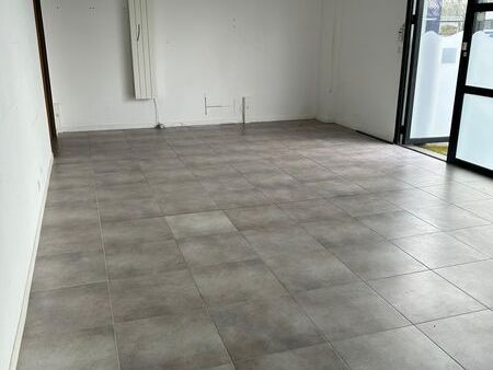 Situé au coeur de la zone d'activités des 2 Mouli