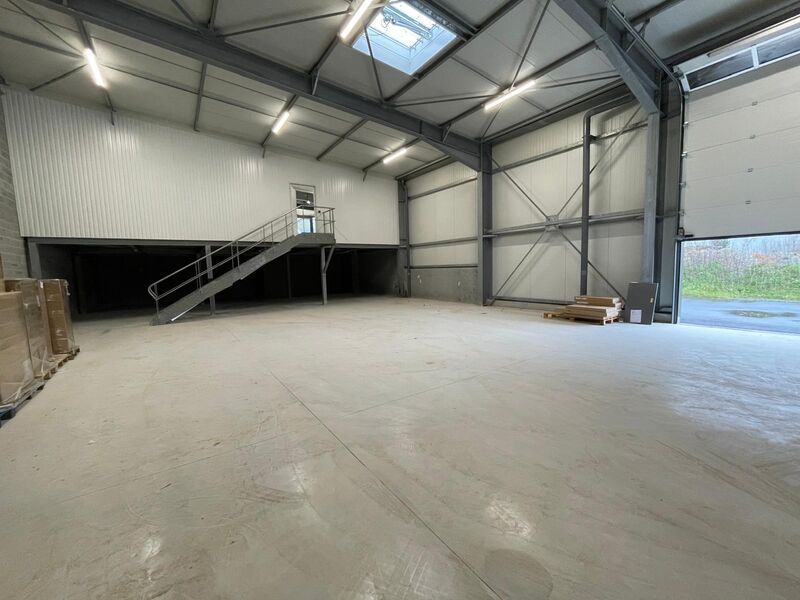 Situé au coeur de la zone d'activité dynamique de