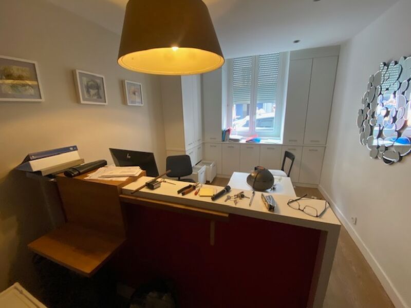 Arthur Loyd vous propose à la location, un local