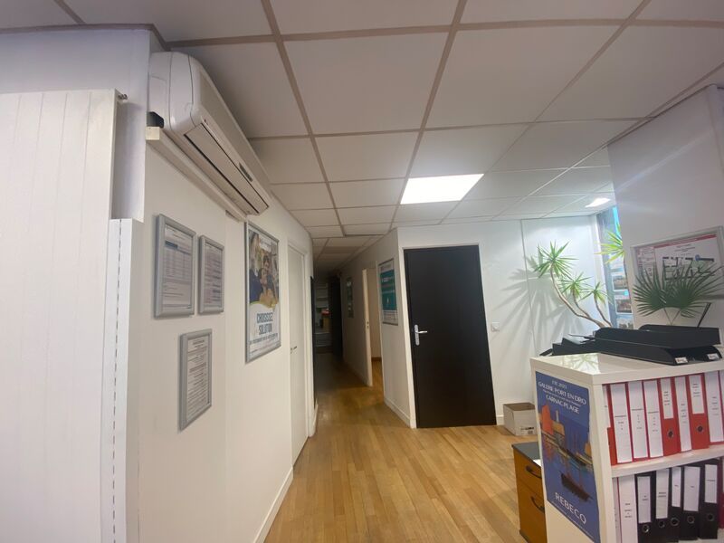 L'agence Arthur Loyd vous propose un local commer