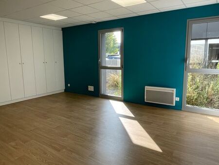 Arthur Loyd vous propose à la location, un platea