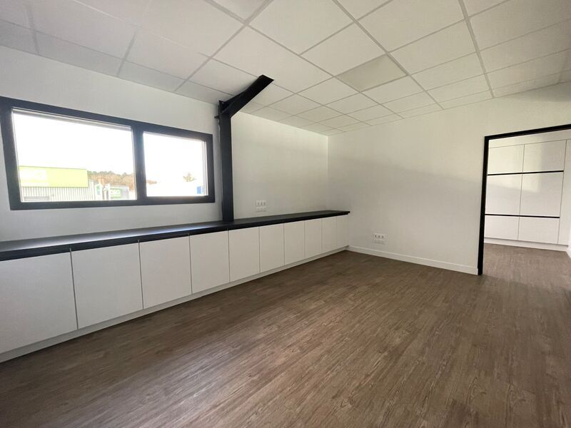 Situé au coeur de la dynamique zone d'activités d