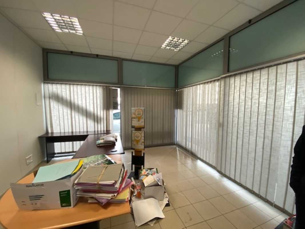 Arthur Loyd vous propose à la location, un local 