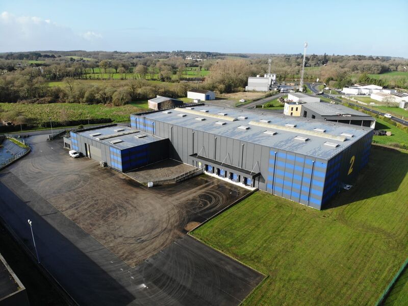 À VENDRE - ENTREPÔT LOGISTIQUE STRATÉGIQUE À RÉDÉ