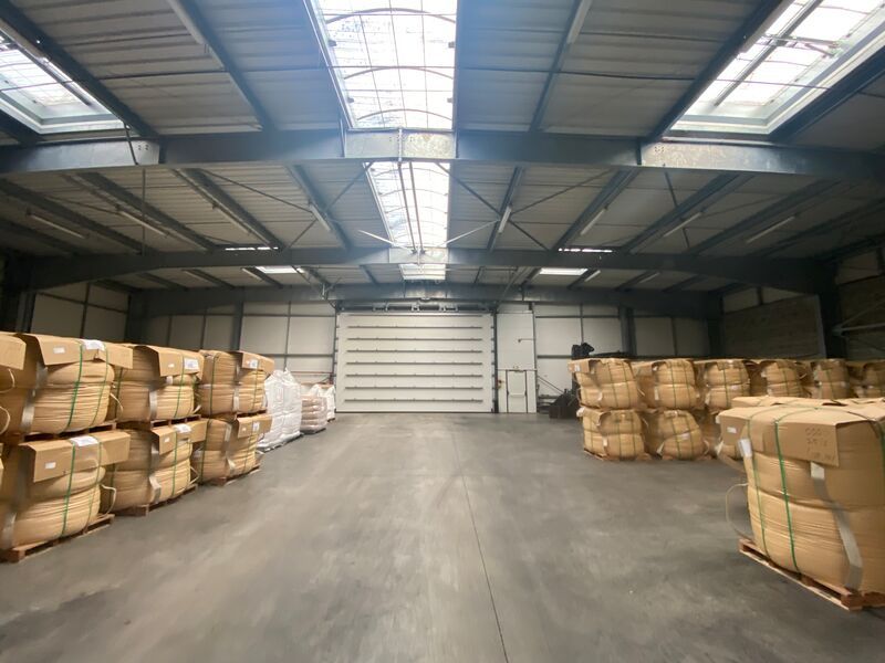 À VENDRE - ENTREPÔT LOGISTIQUE STRATÉGIQUE À RÉDÉ