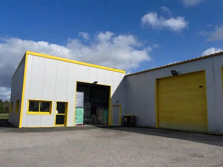 À louer, local d'activité d'environ 180 m² situé 