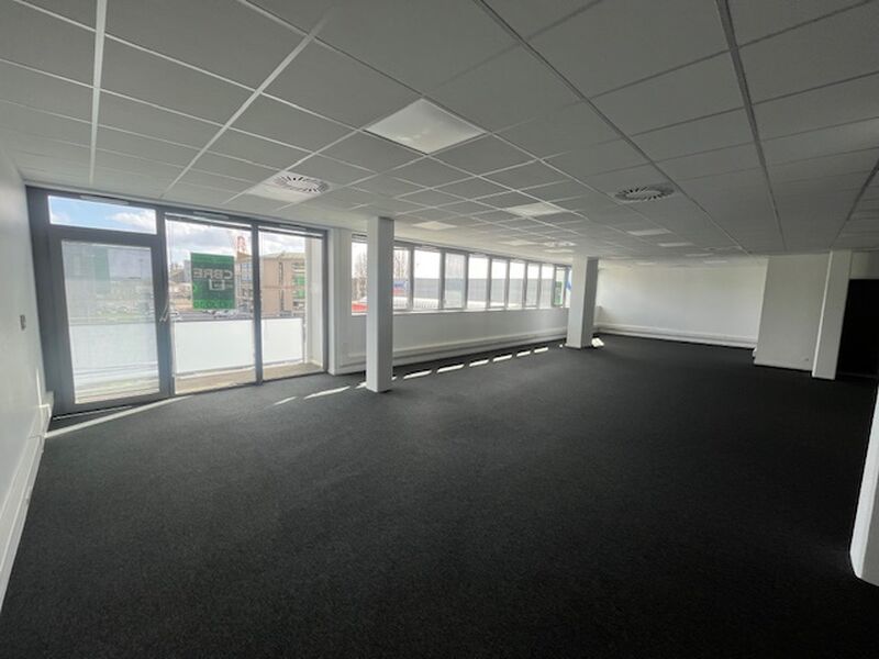 Arthur Loyd vous propose à la location, un platea