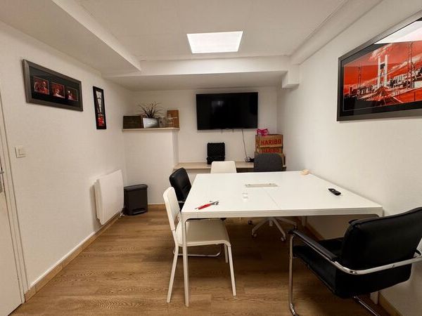 Arthur Loyd vous propose à la location, un local 