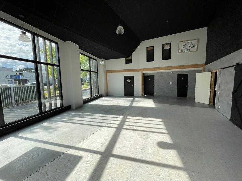 Local d'activité de 225 m² à louer, situé sur la 