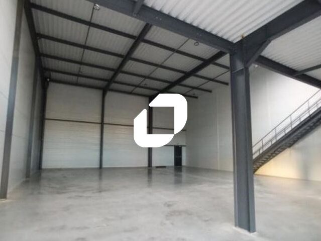 A VILLEFONTAINE, au sein d'un parc d'activités cl