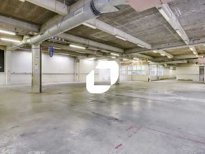 Idéalement situé à proximité de la Porte de la Vi