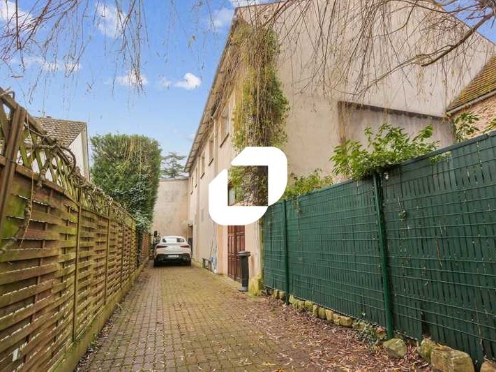 A 200 mètres de l'arrêt du tramway T10 « Le petit