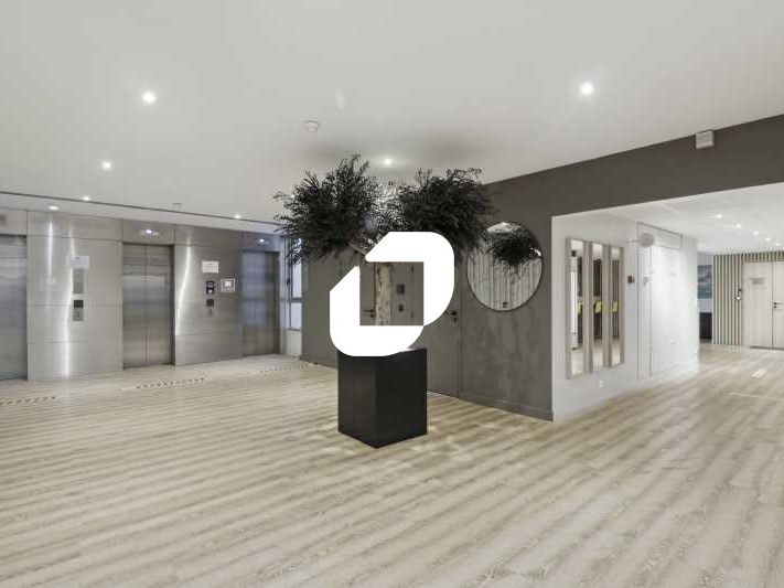 Au sein d'un bel immeuble au pied du RER A, Immpr