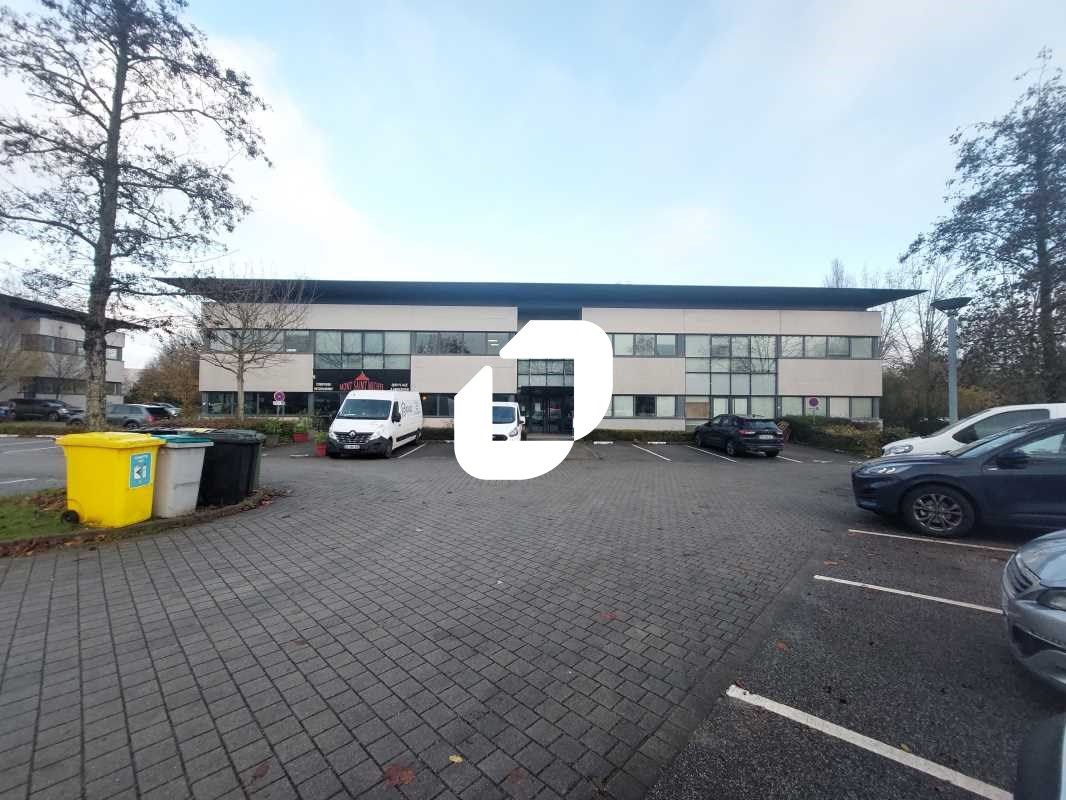 Au sein de la ZA de la Clé Saint Pierre à Elancou