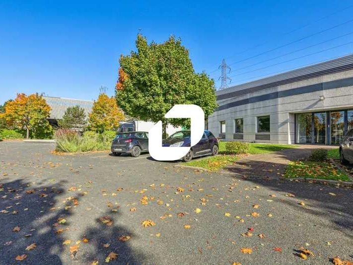 Situé à proximité de l'Autoroute A6 et de la Fran