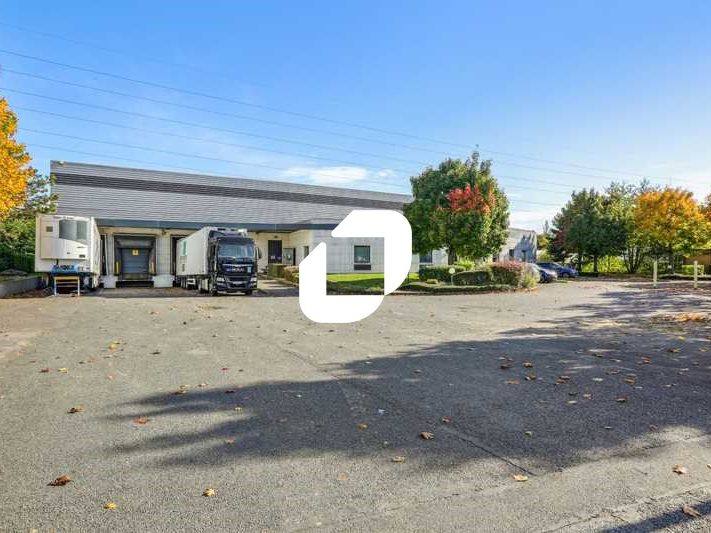 Situé à proximité de l'Autoroute A6 et de la Fran