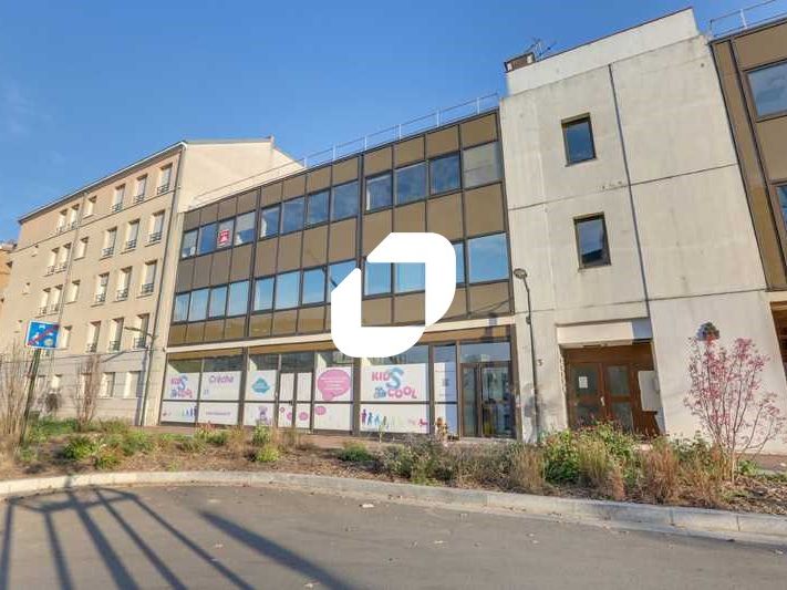 Nous vous proposons dans un immeuble en R+2, situ