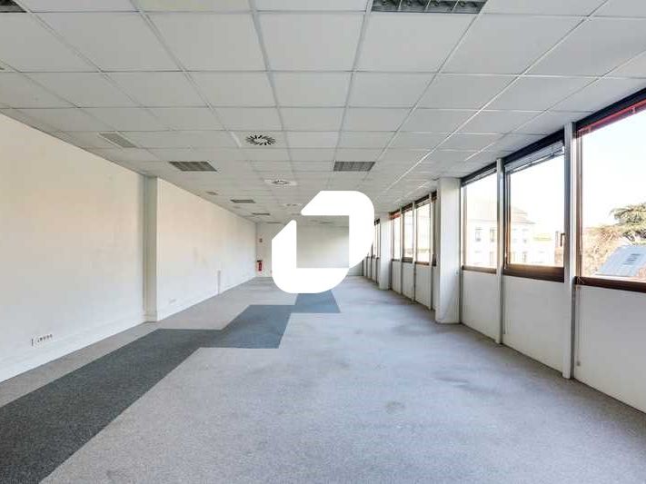 Nous vous proposons dans un immeuble en R+2, situ