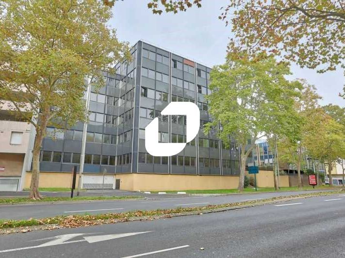 A proximité immédiate du quartier des tribunaux e