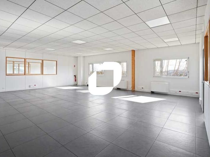 Situé au coeur de la zone d'activité de Champlan,