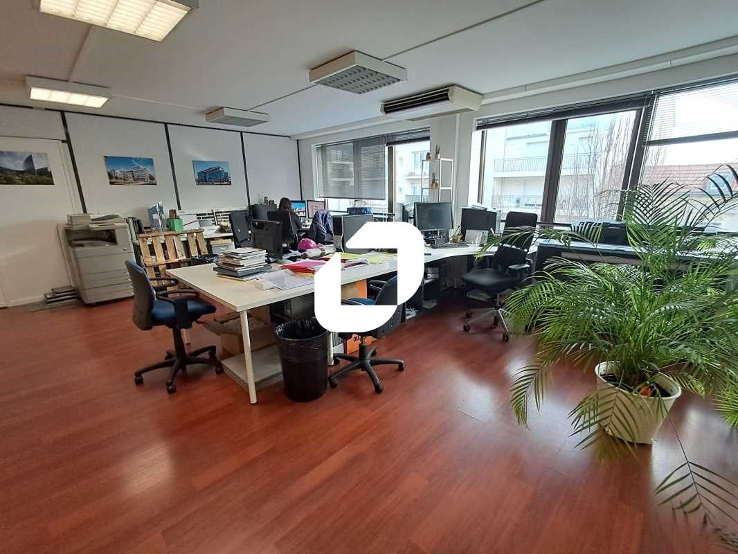 IMMPROVE vous propose ce bureau de 69 m2 très bie