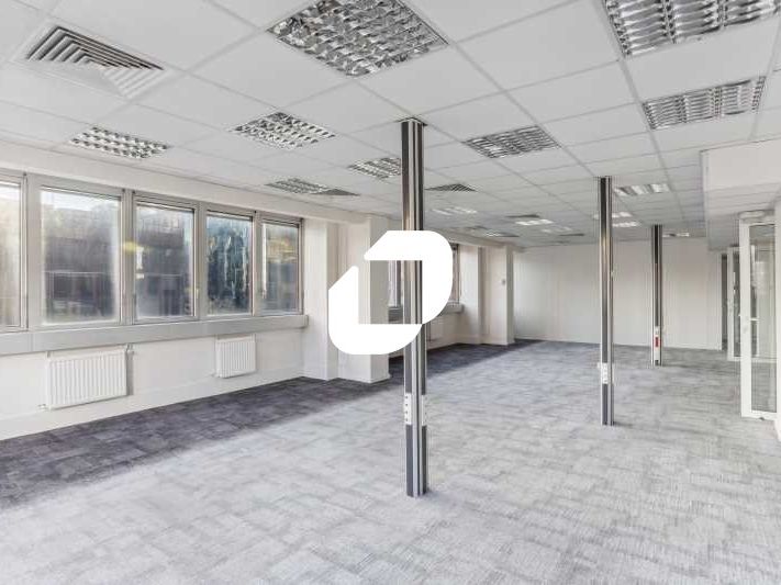 Situé dans le quartier d'affaires du Val de Fonte