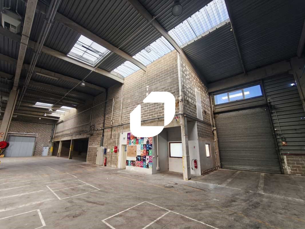 À louer : Bâtiment indépendant d'activité et de s