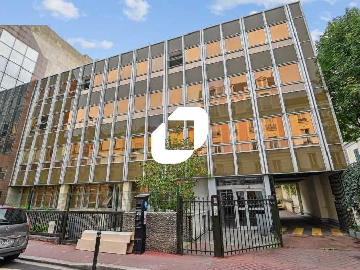 A proximité du centre commercial SO OUEST à LEVAL