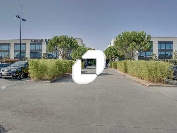 A proximité du centre commercial « CARRE SENART »