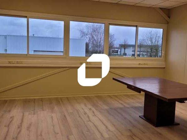 A proximité de l'autoroute A4 à Quincy Voisins, I