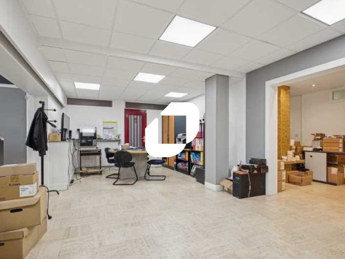 Bureaux de 196,46 m² avec deux places de stationn