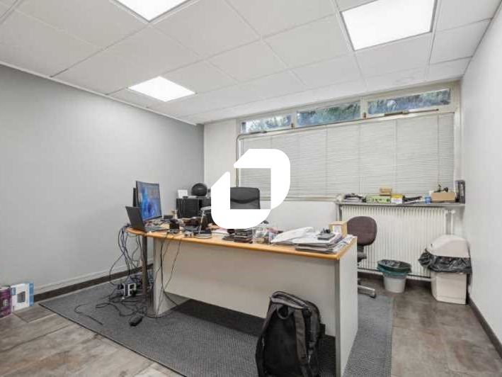 Bureaux de 196,46 m² avec deux places de stationn