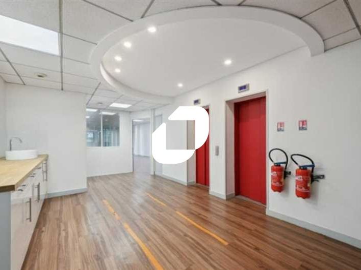 À proximité de la porte de Saint-Cloud, du métro 