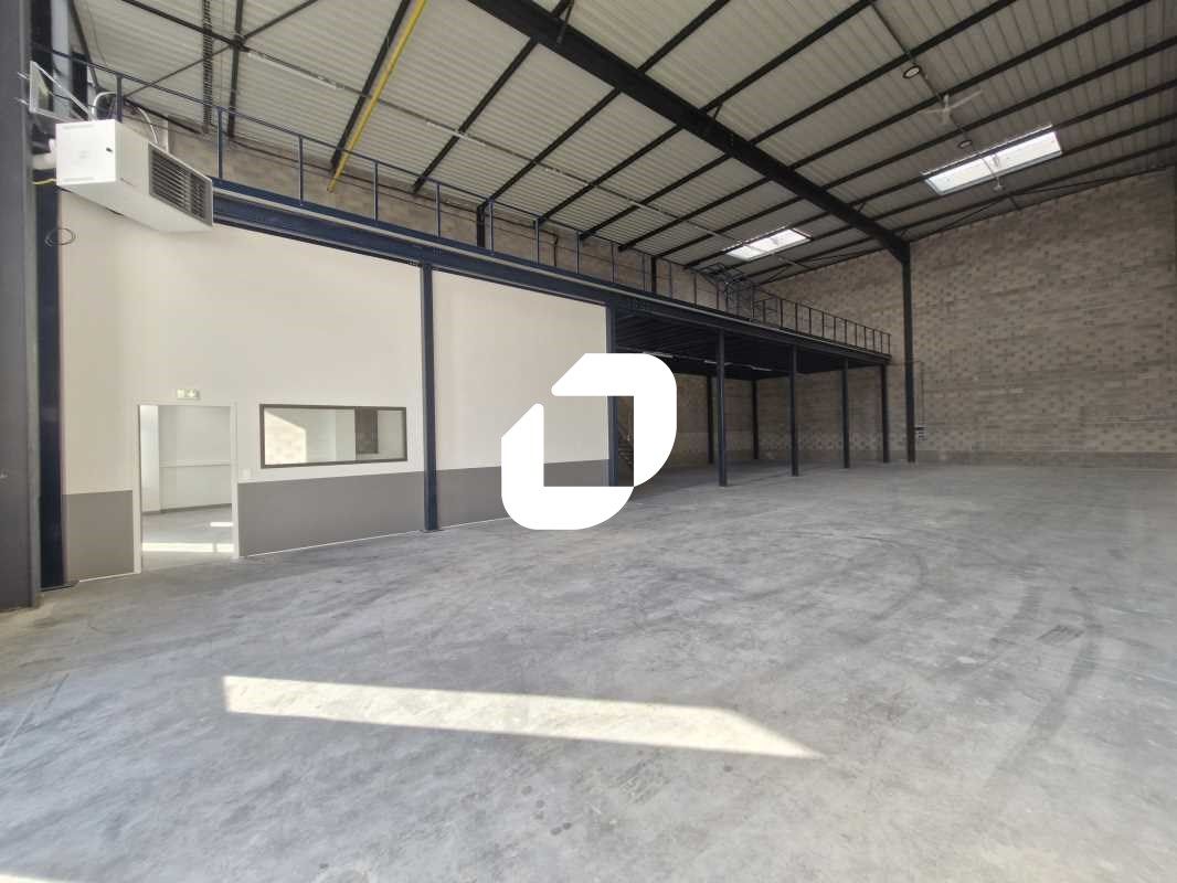 A proximité immédiate de l'autoroute A4, au sein