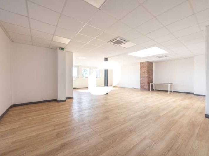 Situé à 5 min de l'autoroute A5 et à une dizaine