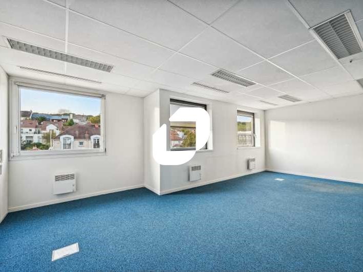 En plein coeur de Chaville, proche des transports