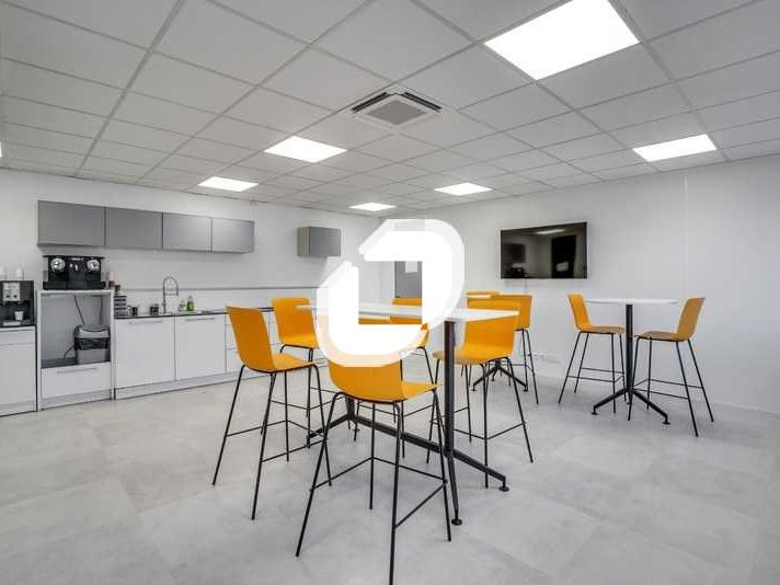 Dans un parc paysager agréable à proximité immédi