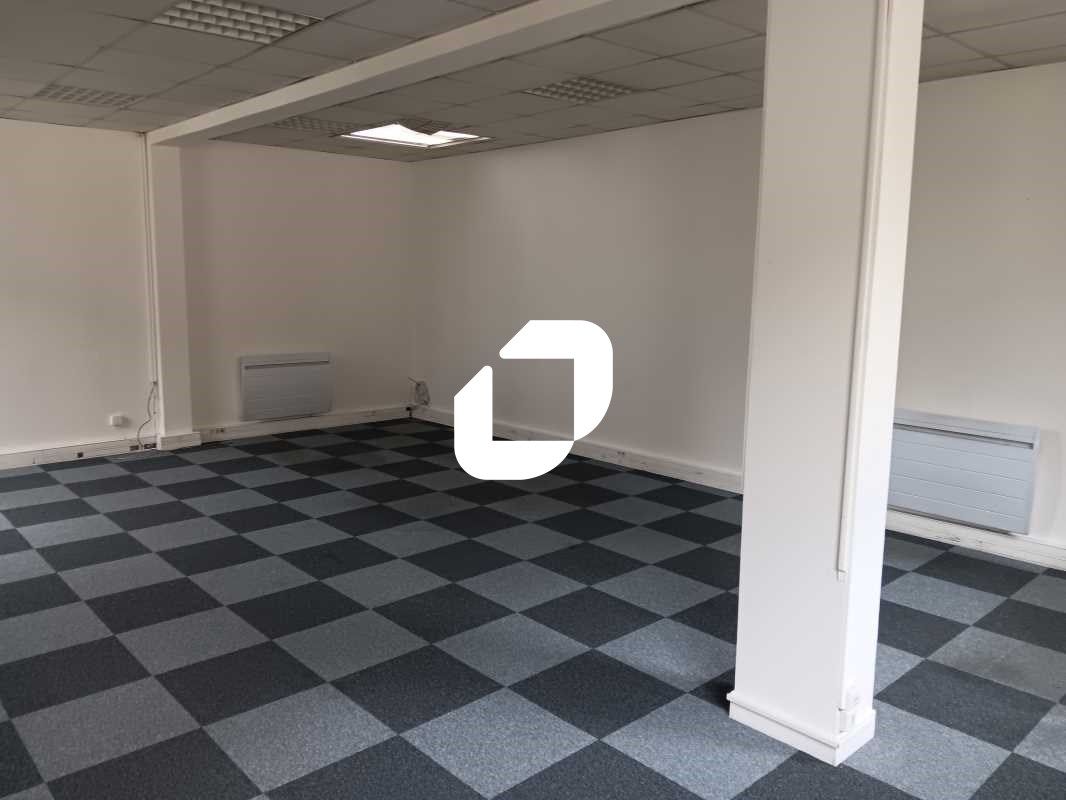 Situé à Bondy au sein d'une petite zone d'activit