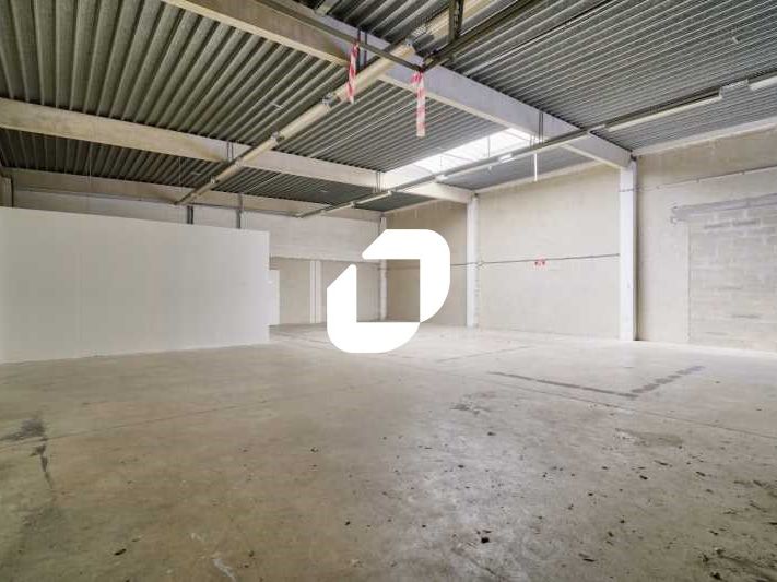 A proximité immédiate de l'autoroute A4, de la Fr