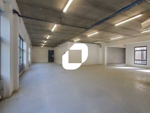 Situé à proximité des autoroutes A3, A1, A104 et 