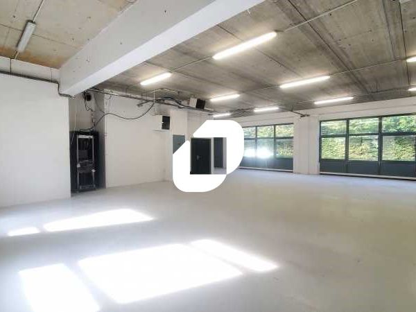 Situé à proximité des autoroutes A3, A1, A104 et 